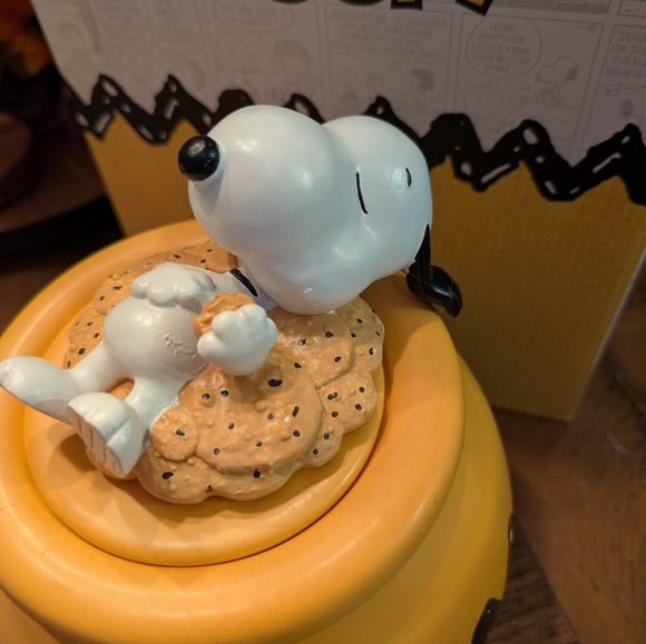 Snoopy peanuts Cookie Jar - Picture 5 of 6